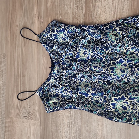 Stunning Heartloom Dress - Picture 3 of 6